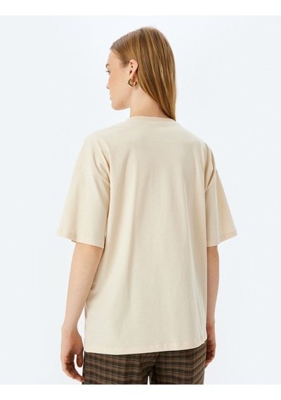 Koton Bisiklet Yaka Slogan Baskılı Oversize Kısa Kollu Pamuklu Tişört Bej 5sal10173ık Ekru