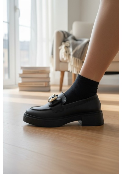 Enoch Kadın Gold Kare Plaka Detaylı Comfort Tabanlı Maskülen Loafer Siyah