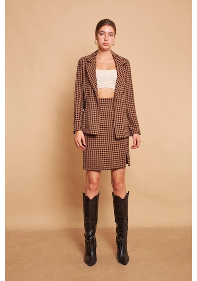 Pamuklu Kalın Tüvit Kumaş Desenli Aksesuar Detaylı Blazer Ceket Metal Aksesuar Çıkabilir -taba Kazayağı Taba Kzyğ Pamuklu Kalın Tüvit Kumaş Desenli Aksesuar Detaylı Blazer Ceket Metal Aksesuar Çıkabilir -taba Kazayağı Taba Kzyğ