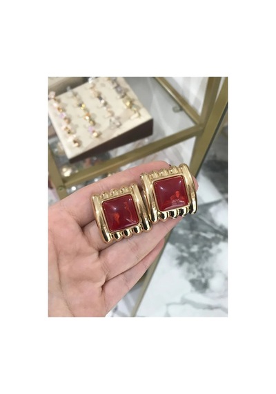 Bordo Şık Kare Model Küpe Altın