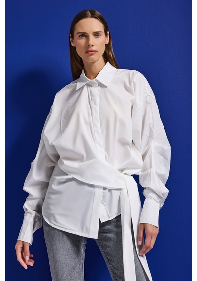 it's basic 2kadın Beyaz W5 Oversize Kemer Detaylı Özel Kumaş Tasarım Gömlek