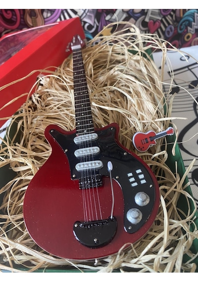 Elektro Gitar El Yapımı Ahşap Minyatür Hediyelik Biblo 25 Cm Quee