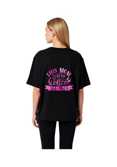 Paybuy Kahve Ve Yoga İle Yaşayan Anne Baskılı Kadın Oversize Tişört Siyah