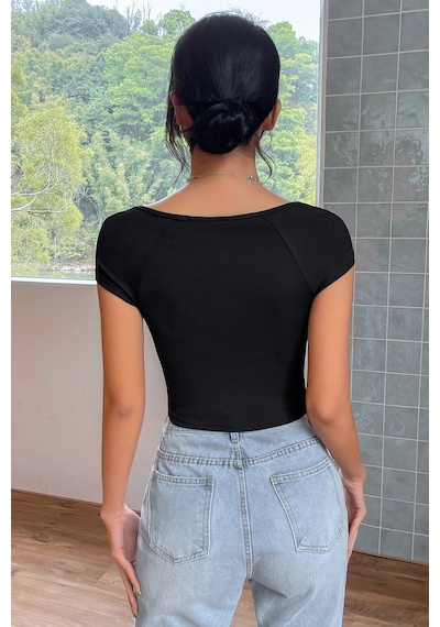 Angbutik Kadın Siyah Kare Yaka Yarım Kol Göğüs Dekolteli Crop Top Bluz
