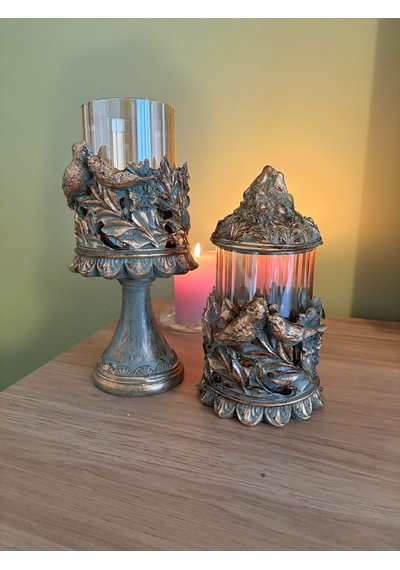 Kuşlu Ayaklı Ve Kapaklı Dekoratif Cam Mumluk & Şekerlik Seti Haki Yeşil Altın Eskitme 2'li Şamdan & Kavanoz 27x12 Cm & 23x12 Cm Çok Renkli