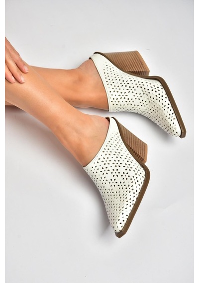 Fox Shoes Y654930703 Beyaz Hakiki Deri Western Topuklu Kadın Terlik