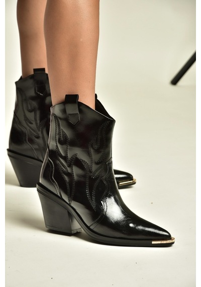 Fox Shoes Z920241160 Siyah Rustik Kalın Topuklu Kovboy Model Western Kadın Bot