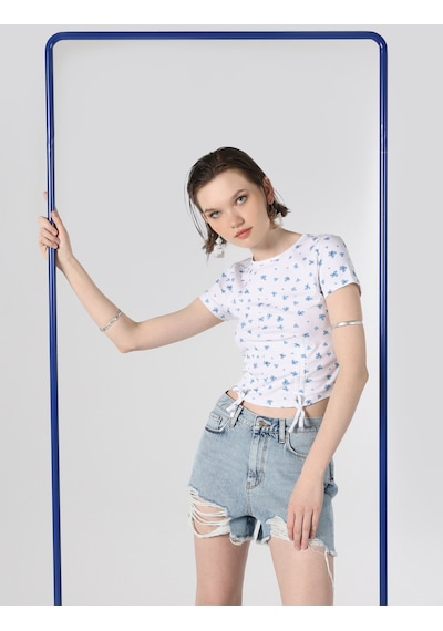 Colin's Slim Fit Baskılı Crop Beyaz Kadın Kısa Kol Tişört CL1063244_Q1.V2_WHT