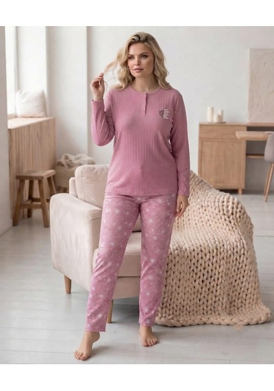 Eyfuze Kadın Kışlık Büyük Beden Curve Nakışlı Desenli Yakası Düğmeli Uzun Kollu Pijama Takımı Koyu Pembe Eyfuze Kadın Kışlık Büyük Beden Curve Nakışlı Desenli Yakası Düğmeli Uzun Kollu Pijama Takımı Koyu Pembe