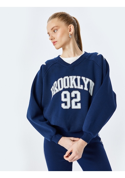 Koton Kolej Baskılı Uzun Kollu Oversize V Yaka Sweatshirt Lacivert 5sal10417ık Lacivert Koton Kolej Baskılı Uzun Kollu Oversize V Yaka Sweatshirt Lacivert 5sal10417ık Lacivert