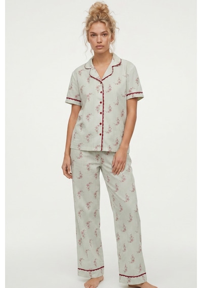 Siyah İnci İnce Soft Örme Düğmeli Dantel Biyeli Pijama Takımı 8061 Yeşil Çiçek Siyah İnci İnce Soft Örme Düğmeli Dantel Biyeli Pijama Takımı 8061 Yeşil Çiçek