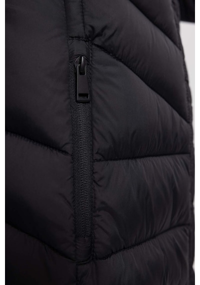 DeFactoFit Su İtici Uzun Şişme Mont Parka Kapüşonlu Slim Fit Dar Kesim Kapitoneli Fermuarlı Cepli A1556AX24WNBK81 Siyah DeFactoFit Su İtici Uzun Şişme Mont Parka Kapüşonlu Slim Fit Dar Kesim Kapitoneli Fermuarlı Cepli A1556AX24WNBK81 Siyah