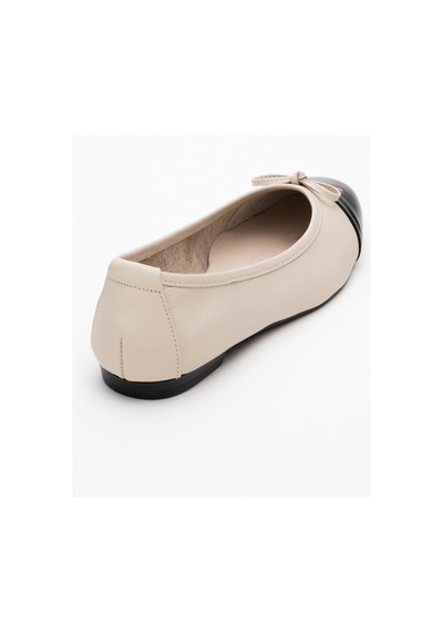 Luvishoes Luvi Shoes Jens Bej-siyah Cilt Hakiki Deri Fiyonklu Kadın Babet Ayakkabı Bej - Siyah