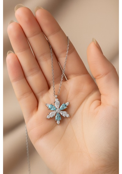 Çekirdekjewelry 925 Ayar Gümüş Renkli Taşlı Kamelya Çiçeği Kolye Gri