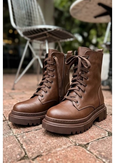 Divolya Catty Kahverengi Deri 5 Cm Taban Fermuarlı Bağcıklı Kalın Tabanlı Kadın Günlük Postal Bot Divolya Catty Kahverengi Deri 5 Cm Taban Fermuarlı Bağcıklı Kalın Tabanlı Kadın Günlük Postal Bot