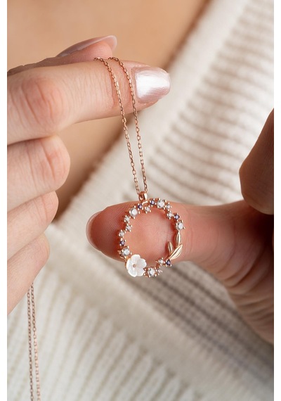 925 Ayar Gümüş Işıklı Kutuda Manolya Çiçeği Işıltılı Daire Model Kolye Rose Gold