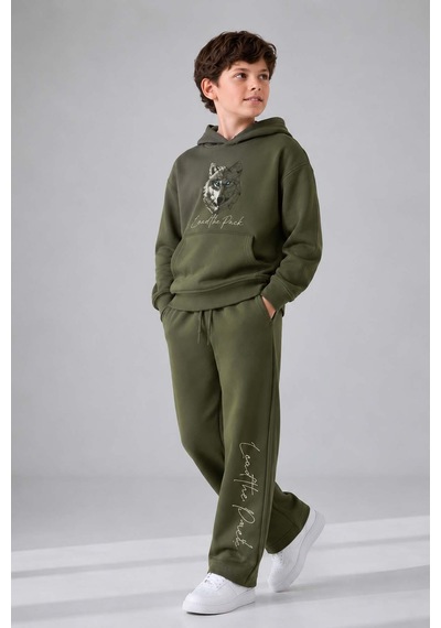 Riccotarz Erkek Çocuk Önü Ve Arkası Kurt Çizim Baskılı Kapüşonlu Sweatshirt Yeşil Eşofman Takım Riccotarz Erkek Çocuk Önü Ve Arkası Kurt Çizim Baskılı Kapüşonlu Sweatshirt Yeşil Eşofman Takım