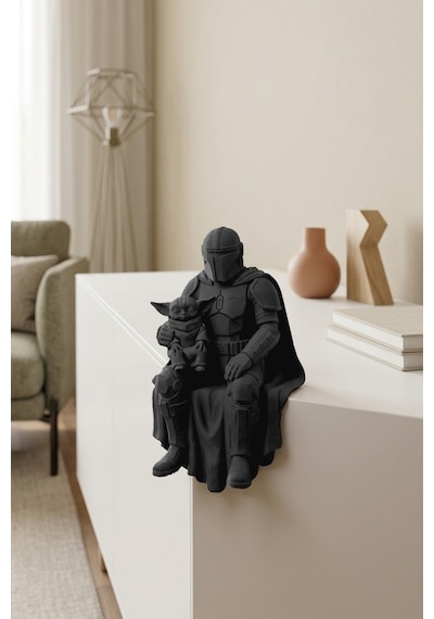 Zırhlı Savaşçı Ve Yeşil Yaratık Figürü Oturan Biblo 7x10 Cm Siyah