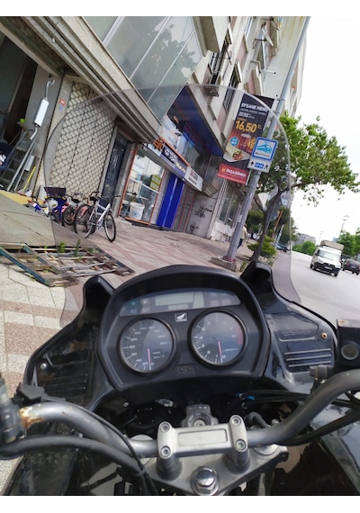 Honda Varadero Uzun Ön Cam 56Cm Açık Füme 4Mm Zeus