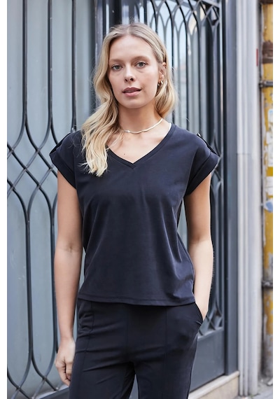 Jument Kadın Modal İpeksi Likralı Kumaş V Yaka Duble Kollu Apoletli Yanları Yırtmaçlı T-shirt Bluz-siyah Siyah Jument Kadın Modal İpeksi Likralı Kumaş V Yaka Duble Kollu Apoletli Yanları Yırtmaçlı T-shirt Bluz-siyah Siyah