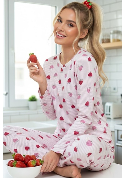 Siyah İnci Mevsimlik İnce Bisiklet Yaka Örme Pijama Takım 7979 Çilek Desenli Siyah İnci Mevsimlik İnce Bisiklet Yaka Örme Pijama Takım 7979 Çilek Desenli