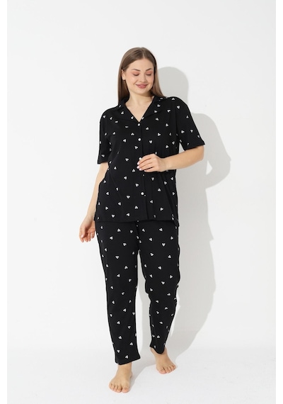 Siyah İnci Curve Büyük Beden Battal Boy Kısa Kollu Düğmeli Pamuklu Pijama Takımı Siyah Beyaz Kalp Siyah İnci Curve Büyük Beden Battal Boy Kısa Kollu Düğmeli Pamuklu Pijama Takımı Siyah Beyaz Kalp
