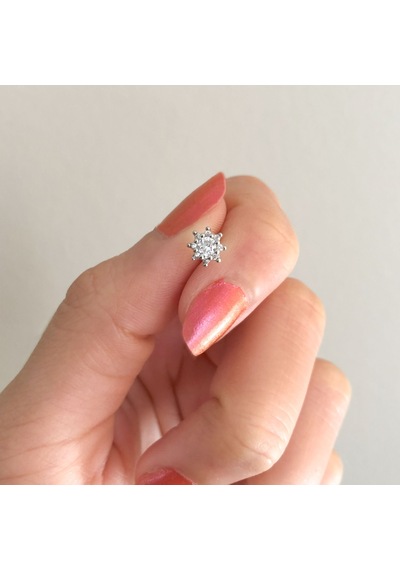 Ferizz 316l Çelik Zirkon Taşlı Çiçek Şekilli Piercing Prc-171 Gümüş