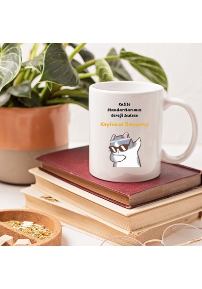 Komik Kedi Temalı Kahve Kupası Keyfimize Bakıyoruz Tasarımlı Hediyelik Kupa Beyaz