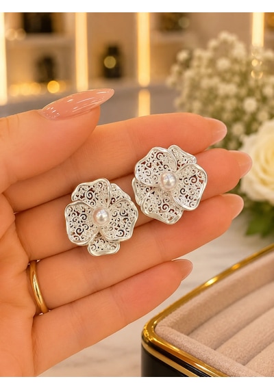 Premium Parlak Gümüş Renk Model İnci Detaylı İşlemeli Çiçek Figür 316l Çelik Kadın Küpe