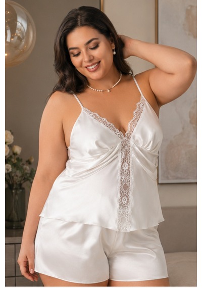 Loule Büyük Beden Ekru Ön Dantel Detaylı Saten Şortlu Pijama