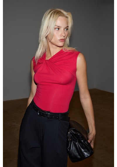 Grımelange Orılenna Kadın Önü Düğüm Detaylı Vücudu Saran Sıfır Kollu Slim Fit Fuşya Bluz Fuşya Grımelange Orılenna Kadın Önü Düğüm Detaylı Vücudu Saran Sıfır Kollu Slim Fit Fuşya Bluz Fuşya