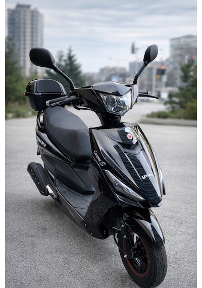 Yuki Casper Pro 50 CC Motosiklet Siyah + Çanta