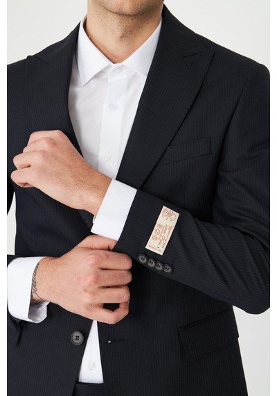 Lacivert İnce Çizgili Modern Slim Fit Klasik Yaka Takım Elbise Desenli