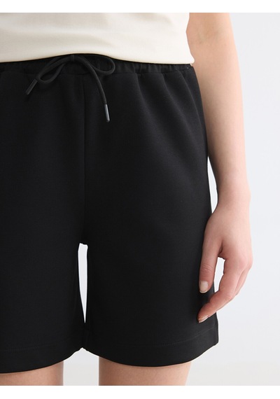 Lcw Comfort Siyah Beli Lastikli Soft Touch Kadın Şort