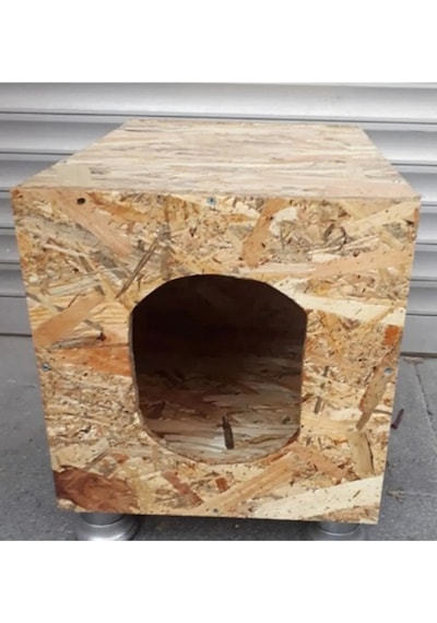 Apak Ahşap Lüx Dış Mekan Plastik Ayaklı Osb Kedi Evi 40 x 35 x 30 CM