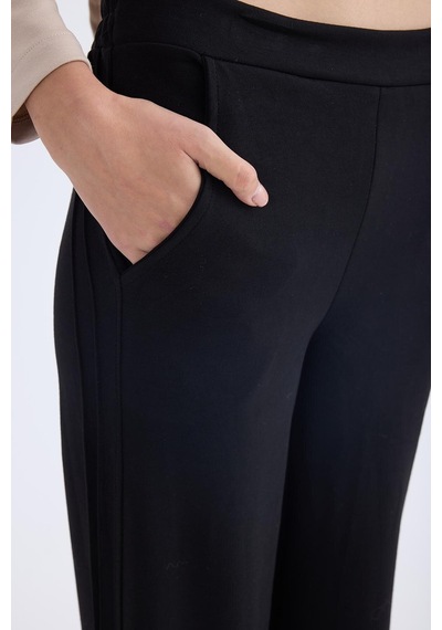 Vitrin Beli Lastikli Geniş Paça Eşofman Pantolon Siyah