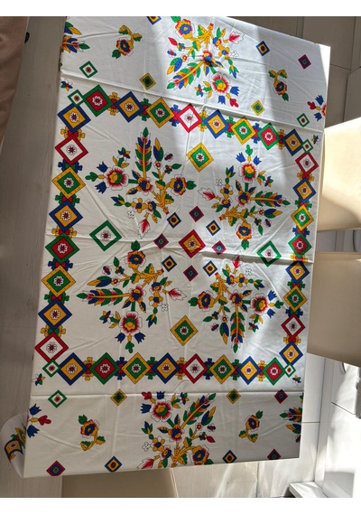 Kolay Temizlenebilir Renkli Cıvıl Cıvıl Desenli Masa Örtüsü 170x170 Cm Beyaz