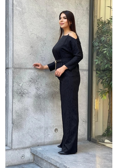Trend Kadın Büyük Beden Yeni Sezon: Jakarlı Omuz Dekolteli, Aksesuarlı İkili Takım Siyah