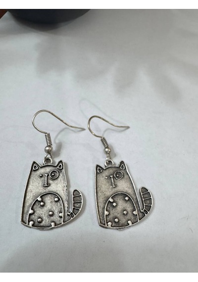 Sevimli Kedi Figürlü Metal Tasarım Sallantılı Küpe Çok Renkli
