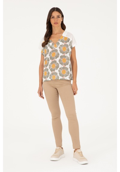 U.S. Polo Assn. Kadın Ekru Desenli V Yaka Tişört 50281805-VR019