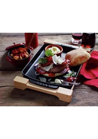 Staub Specialities Ahşap Altlıklı Döküm Servis Tabağı, Siyah Diğer