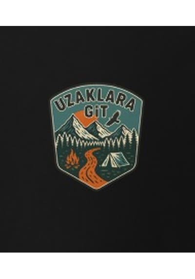 Wildstyle Uzaklara Git Renkli Vintage Dağ Doğa Macera Rozet Baskılı Unisex Bisiklet Yaka Pamuklu Tişört Siyah