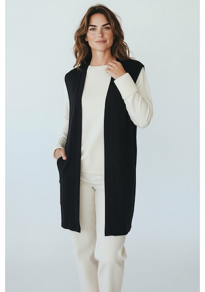 Ece Giyim Kadın Önü Düğmesiz Cepli Yanlardan Yırtmaçlı Yelek Siyah