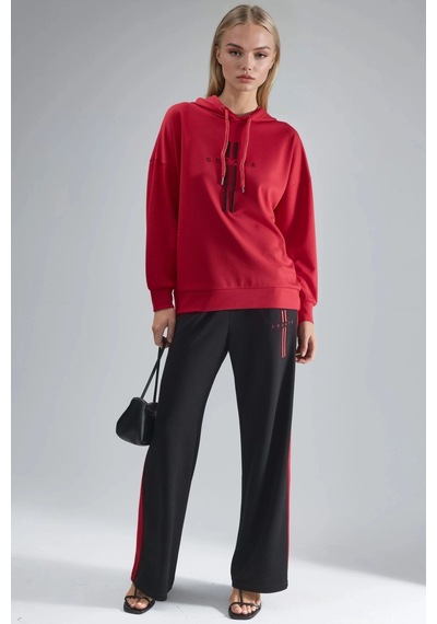 Hiccup Modal Dokulu Kapüşonlu Sweatshirt Ve Şerit Detaylı Pantolon Takımı Bersan Collection Kırmızı Hiccup Modal Dokulu Kapüşonlu Sweatshirt Ve Şerit Detaylı Pantolon Takımı Bersan Collection Kırmızı