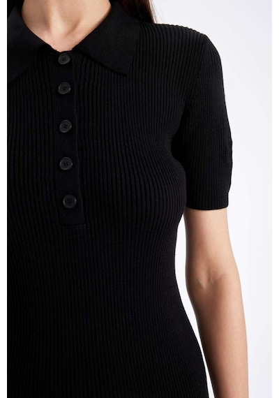 DeFacto Fitted Polo Yaka Kısa Kollu Yırtmaçlı Midi Triko Elbise - Siyah D4914AXNSBK27