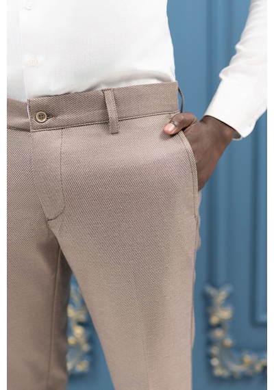 Notra Slimfit Pamuklu Kendinden Çizgili Mevsimlik Kumaş Pantolon Açık Kahverengi Notra Slimfit Pamuklu Kendinden Çizgili Mevsimlik Kumaş Pantolon Açık Kahverengi