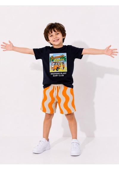 Cg Kids Summer Vibes Baskılı Dalgalı Erkek Çocuk Şortlu Takım - Lacivert / Turuncu Çok Renkli Cg Kids Summer Vibes Baskılı Dalgalı Erkek Çocuk Şortlu Takım - Lacivert / Turuncu Çok Renkli