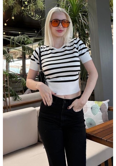 Seeh Beyaz Bisiklet Yaka Çizgili Kadın T-shirt Sh371 Baskılı
