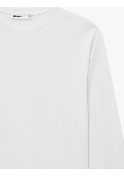 Koton Pamuklu Uzun Kollu Bisiklet Yaka Basic Oversize Tişört Beyaz 7wak50029ek