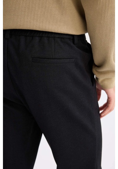 DeFacto Tailored Regular Fit Normal Kesim Kumaş Pantolon Basic Düz Cepli D9081AX24WNBK27 DeFacto Tailored Regular Fit Normal Kesim Kumaş Pantolon Basic Düz Cepli D9081AX24WNBK27